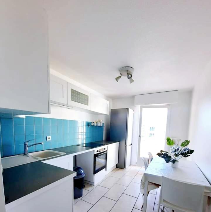 Logement Dans Residence - A 10 Km Du Centre Ville Et A 5 Minute Du Parlement Europeen Avec Parking Gratuit Hoenheim Exteriör bild